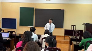 Chi bộ Khoa Lý luận cơ sở tổ chức họp khoa và sinh hoạt chuyên môn Tháng 5